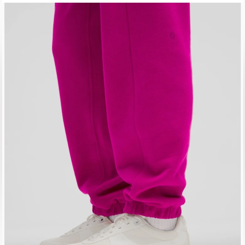 Lululemon Scuba Mid-Rise Oversized Jogger *Tall Ripened Raspberry Size Small - Picture 4 of 4